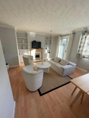 Bee Temple Entire Spacious 3-Bed Apartment